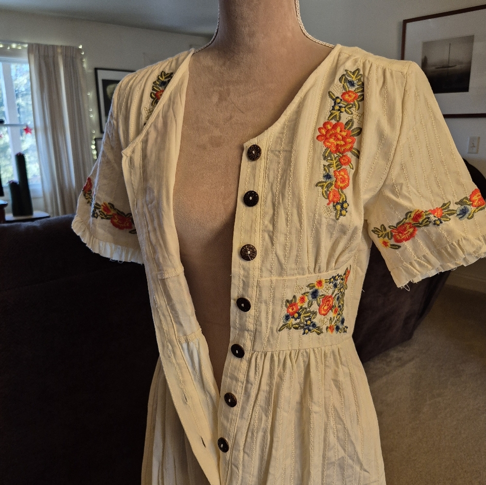 NEW Lot Of 2 Petal Lush Dress Size Small, White And Ivory Embroidered - Picture 6 of 13